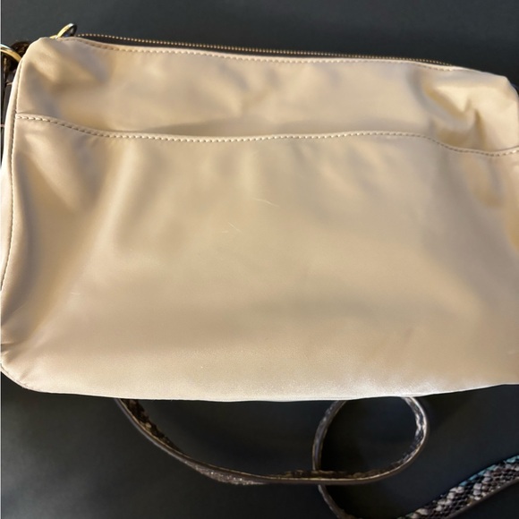 Henri Bendel beautiful crossbody. Cream/Beige w/python accents. UEC - Picture 10 of 12